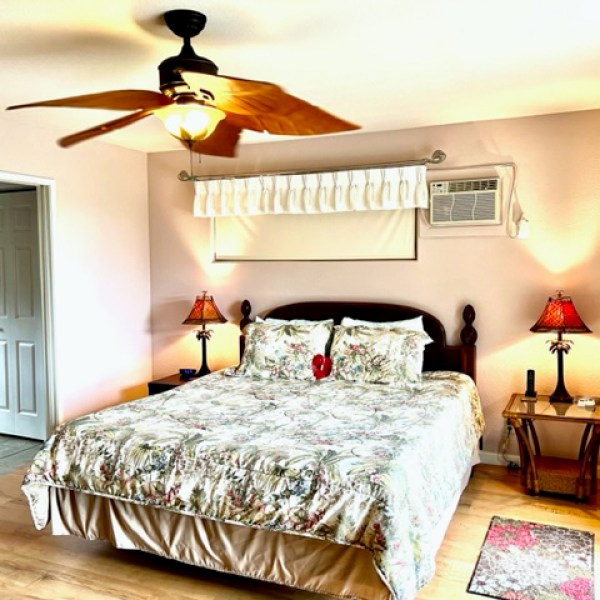 a bedroom with a bed in a hotel room